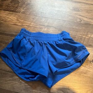 Lululemon hotty hot blue shorts 2.5”
